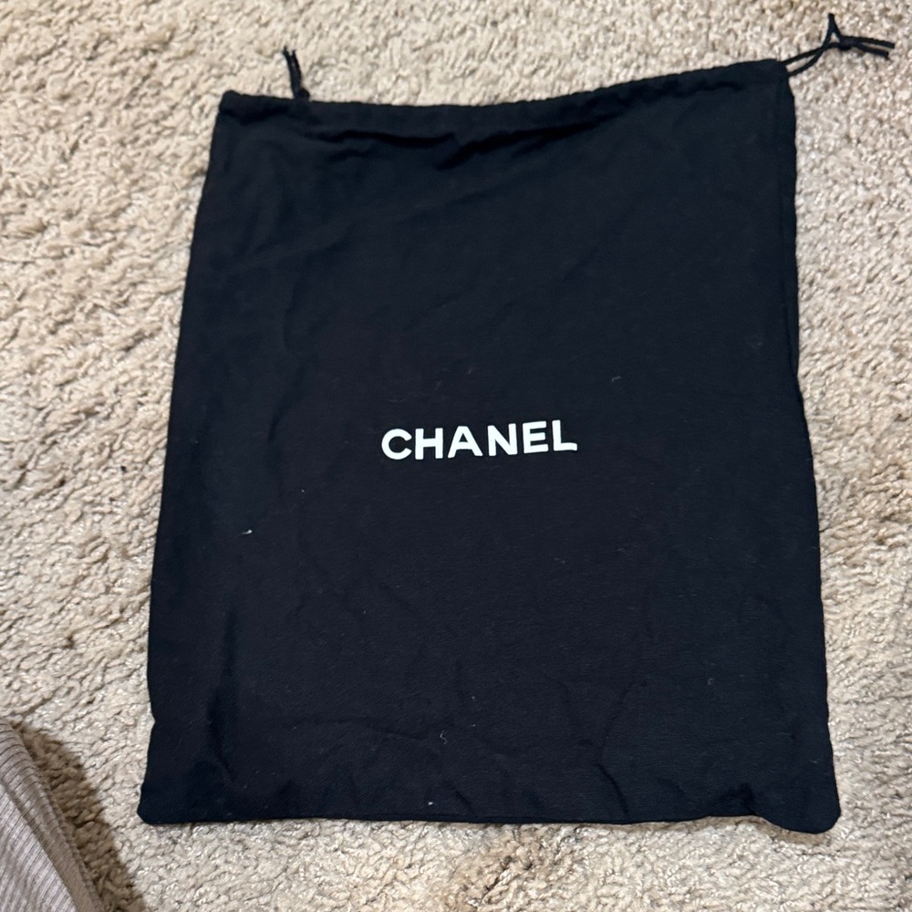 CHANEL Elegant Shoulder Bag - Picture 15 of 16